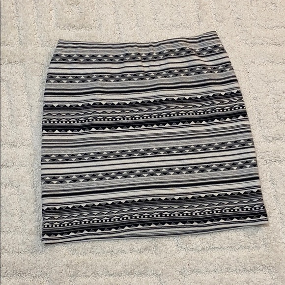 J. Jill Dresses & Skirts - J. Jill Pull-on Patterned Skirt, size medium